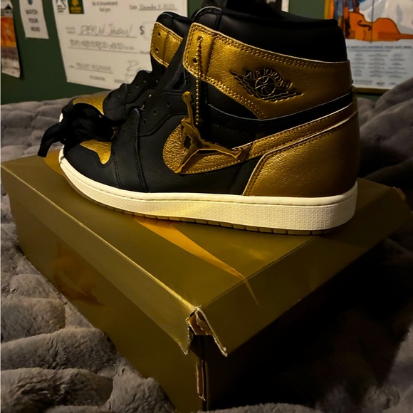 NIB Nike air Jordan 1 low retro high OG. Black and gold - Picture 3 of 7